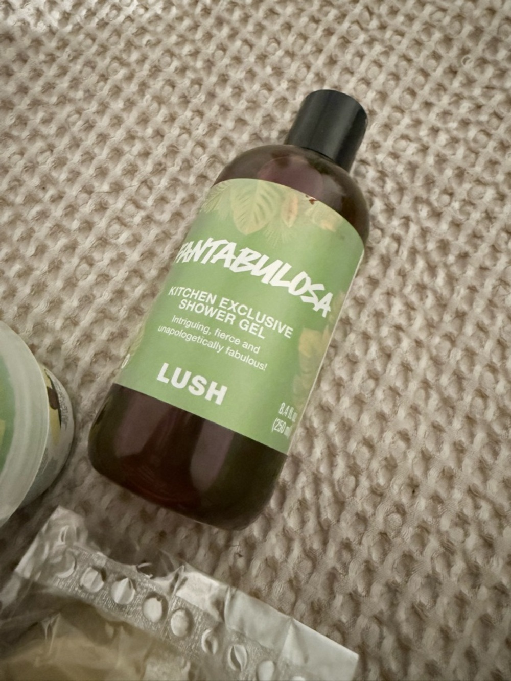 LUSH April 2026 Kitchen Fantabulosa Amazonian Banana Moon Coconut King - Picture 2 of 6